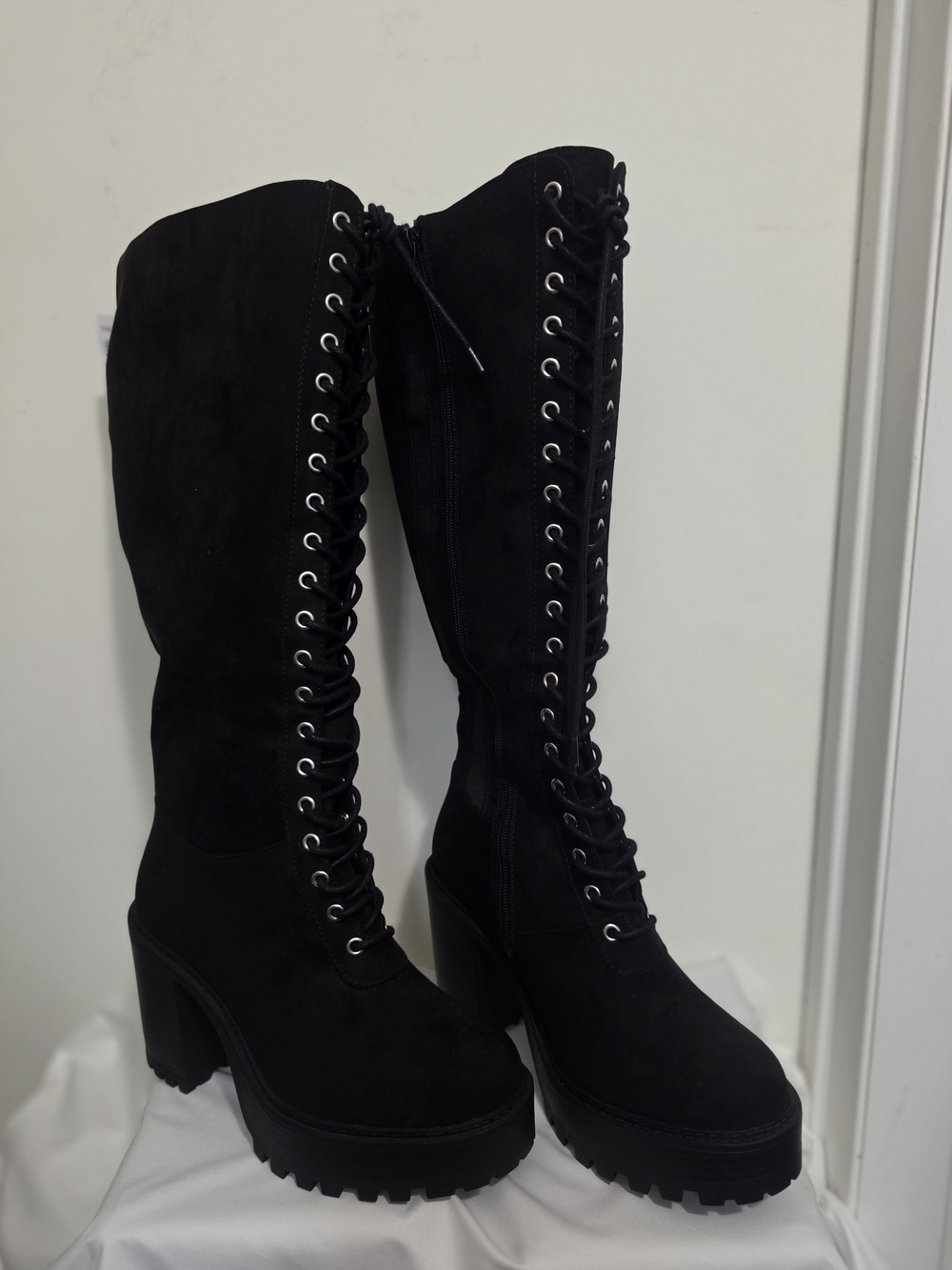 torrid 9ww Wide Calf Black Lace-Up Platform Knee-High Heeled Boots